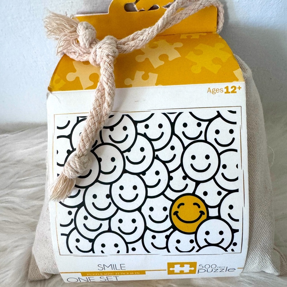 RMS International 500 Pieces Smiley Puzzle